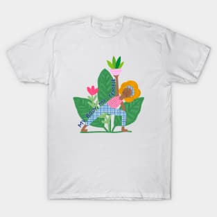 YOGA WOMAN MEDITATING IN NATURE T-Shirt